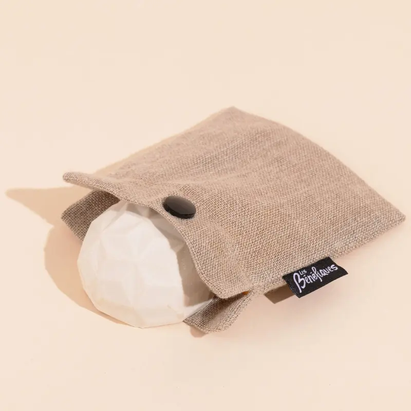 1 Pochette de voyage et 1 shampoing