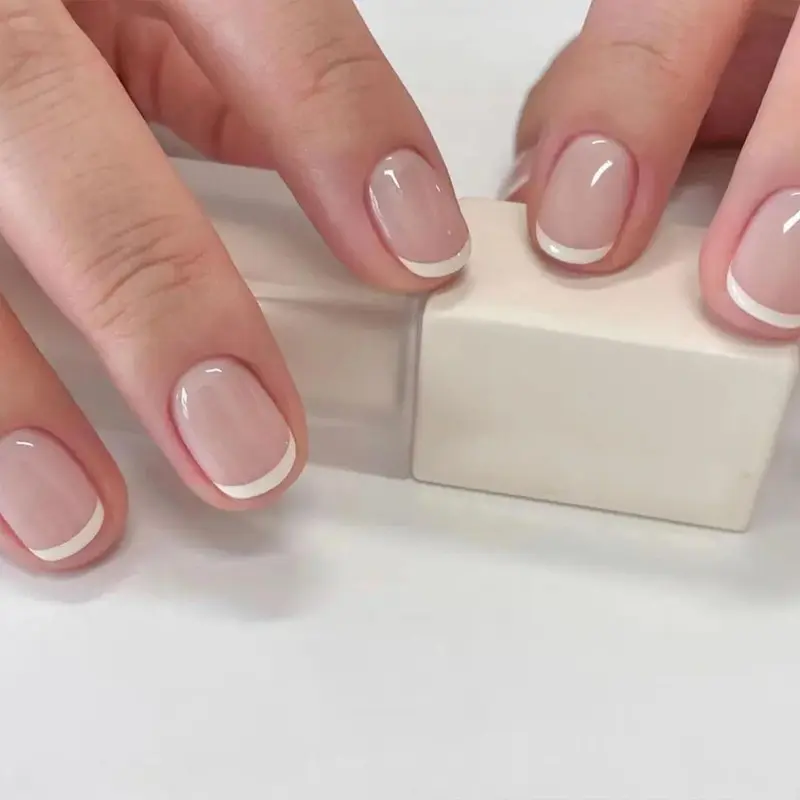 BDKAIWU Ongles à poser Blancs – Pointe Française Courte, Carré, Ensemble 24 Pièces