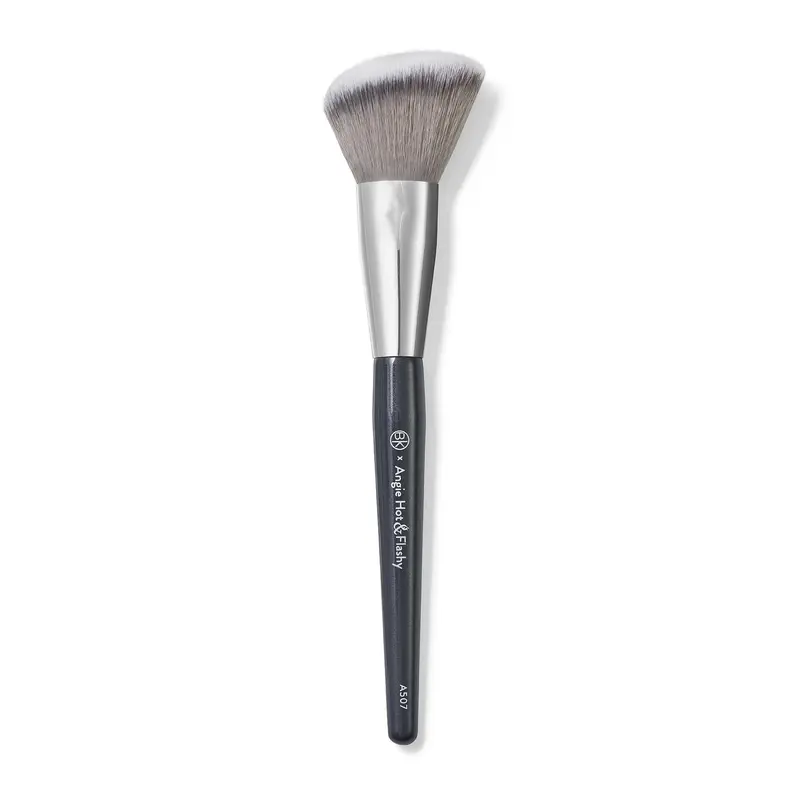 BK BEAUTY – Pinceau Anglé Angie A507 pour Blush, Bronzer et Contour | Douceur et Précision