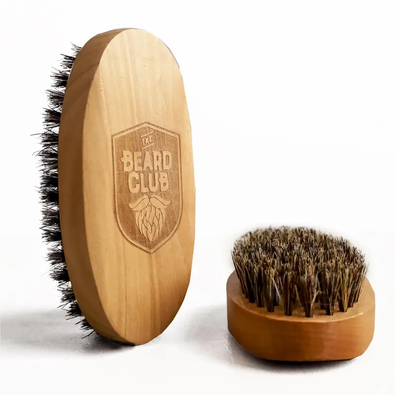Brosse pour barbe The Beard Club en poils de sanglier – bois de bouleau et soin