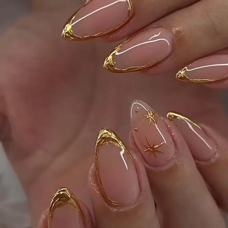 Foccna – Ongles press en forme amande avec ligne dorée, pose rapide à domicile