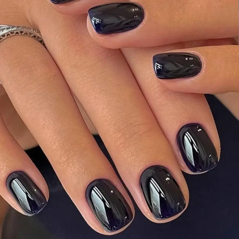 GLAMERMAID Ongles adhésifs noirs extra-courts – Style gothique et fini gel brillant