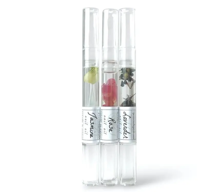 Greenmade Goods Trio d’Huiles Cuticule – Lavande, Jasmin et Rose – Stylos avec Pétales Réels – Nourrissent, Fortifient, Réparent & Protègent – Coffret Cadeau Naturel (3 Pièces)