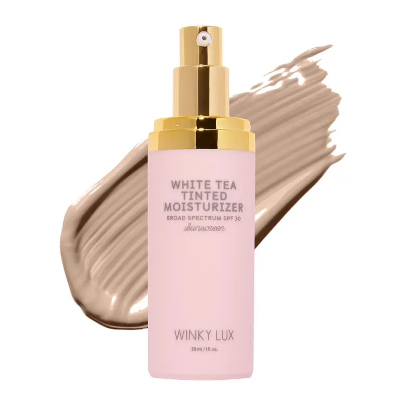 Hydratant teinté au thé blanc SPF30 de Winky Lux – Couverture modulable et finition naturelle