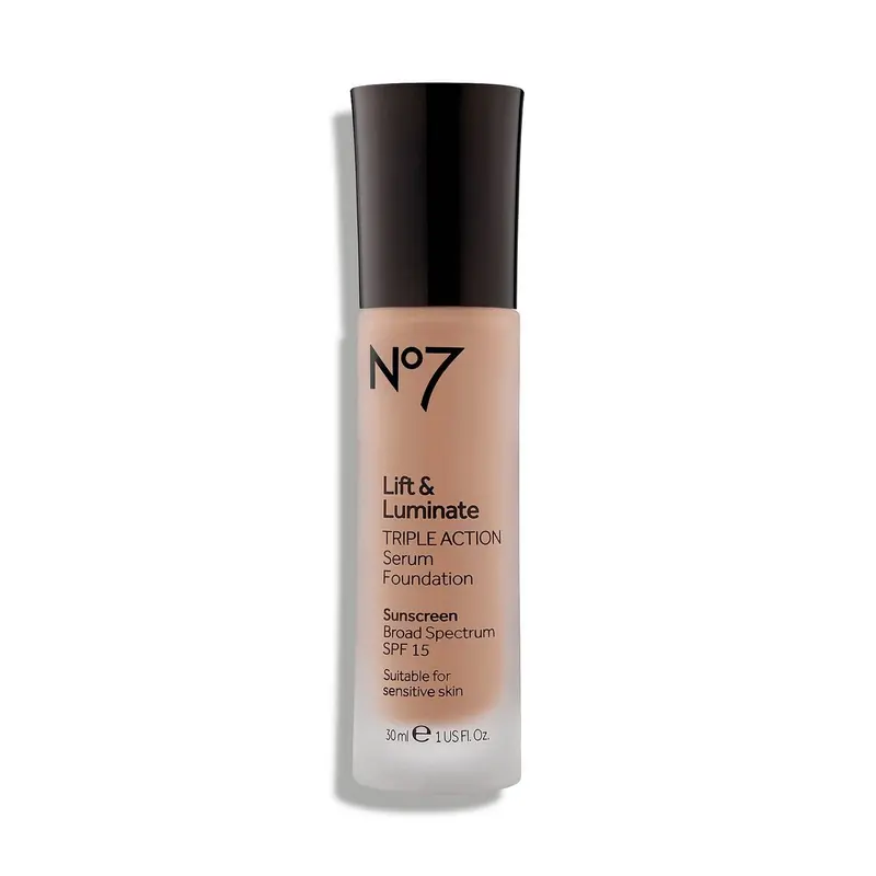 JoJo Siwa No7 Lift & Luminate Sérum Fond de Teint Triple Action – Beige Chaud