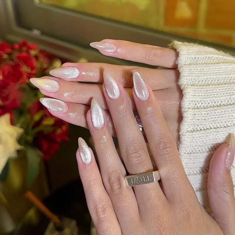 KQueenest Ongles Étincelants Œil-de-chat à poser – Amande Courte, Longueur Moyenne, 30 Pièces, Finition Gel UV
