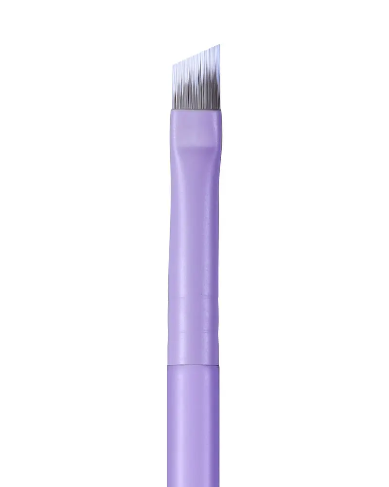 Pinceau Eyeliner Fin Angulé EIGSHOW PRO – poils infusés d’ions argent, précision gel liner, végan et sans cruauté (E835MP)