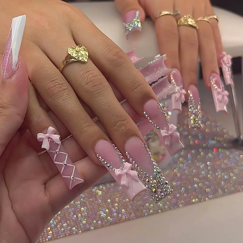 RUOKEXIN Ongles Presse Carré Rose — 24 Pièces, 12 Modèles avec Strass et Nœud