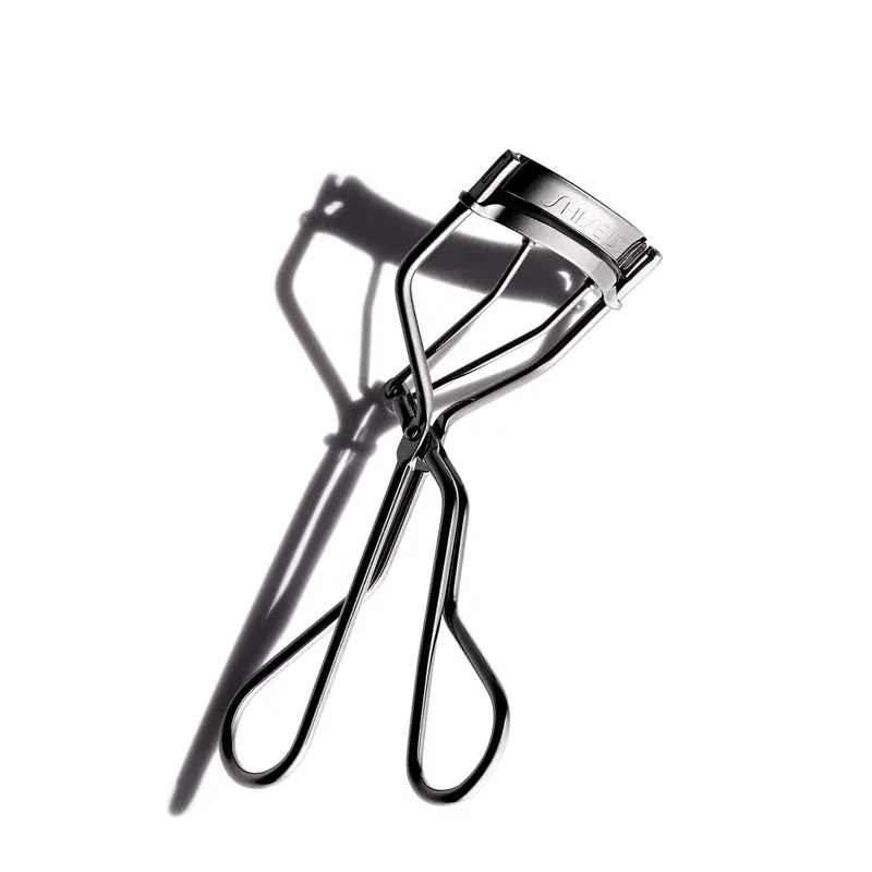 Shiseido Recourbe-cils – Crimp et Boucle Parfaite des Cils – Doux et Sûr – Tampon en Silicone de Rechange Inclus