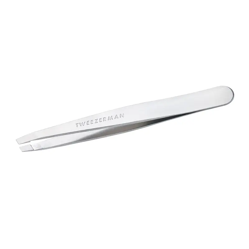 Tweezerman Pince a epiler en acier inoxydable, pointe inclinee 25 degres pour sourcils – Platine argent