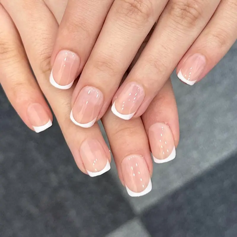XZMeiLun Ongles adhésifs blancs à pointe française extra Courts – Carré designer, réutilisables